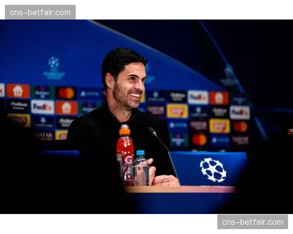 阿尔特塔向主场球迷致意，枪手连续两年闯入四强